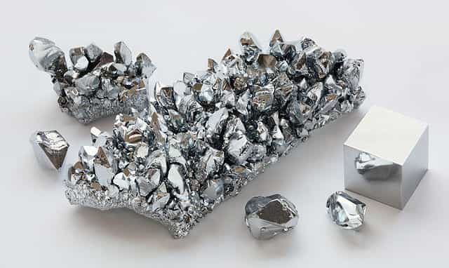 Le chrome se présente sous la forme d'un métal gris acier et dur. © Alchemist-hp, Wikimedia Commons, CC by-nc-nd 3.0