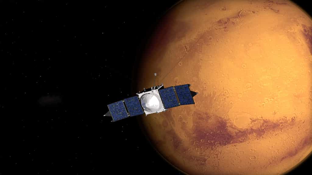 Construite par Lockheed Martin, autour de la même plateforme qui a servi aux sondes Mars Reconnaissance Orbiter (MRO) et Juno, Maven est une sonde de 11 mètres d'envergure qui&nbsp;emporte&nbsp;huit instruments. D'une masse au lancement de 2.550 kg, elle ne fera plus que 717 kg lorsqu'elle sera sur son orbite définitive autour de Mars. © Nasa, Centre Goddard Space Flight