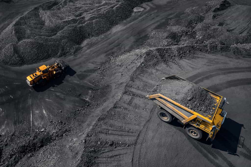 Vue aérienne industrielle de l'exploitation minière à ciel ouvert. © Parilov, Adobe Stock