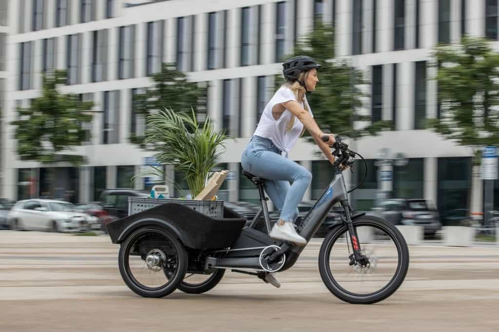 Le vélo cargo électrique Concept Dynamic Cargo développé par Cube en collaboration avec BMW. © Cube