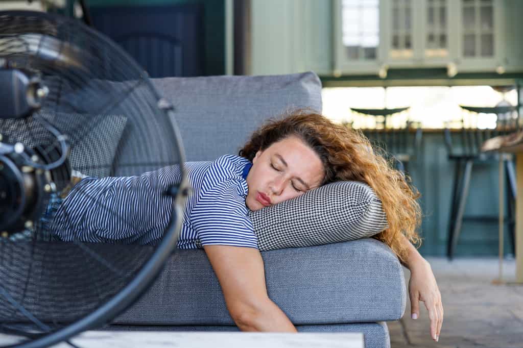 Une déprime saisonnière en plein été ? Vous faites peut-être partie des personnes touchées par le Reverse SAD. © dragonstock, Adobe Stock