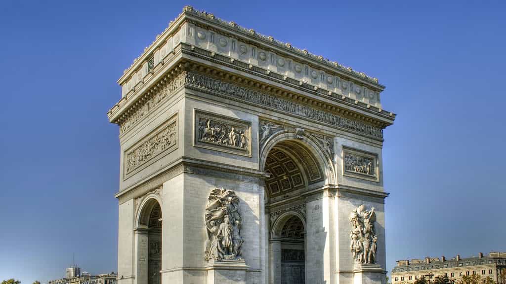 L’arc de triomphe de l’Étoile, symbole de la gloire napoléonienne