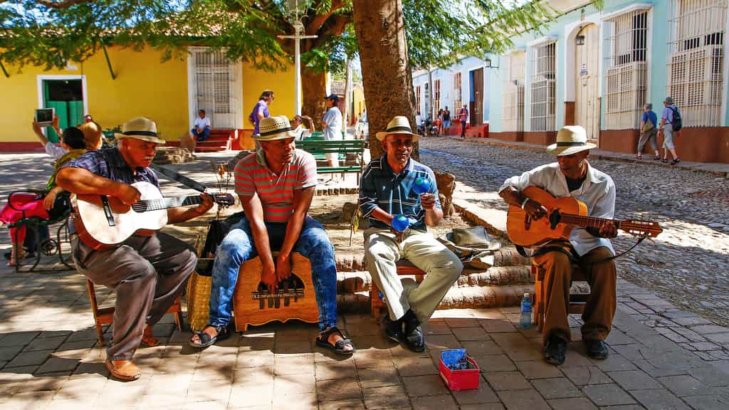 Des musiciens dans les rues de Trinidad