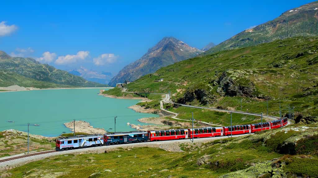 Le Bernina Express, un train en hiver