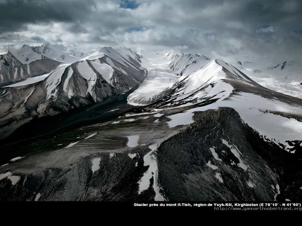 Glacier près du mont It-Tish, région de Ysyk-Köl, Kirghizstan