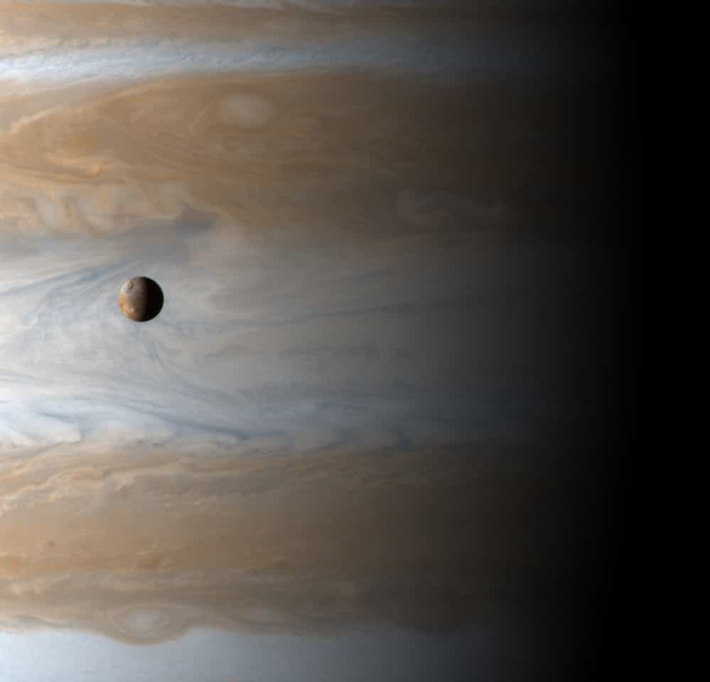 Io et Jupiter depuis Cassini