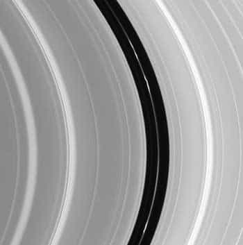 Des 'noeuds' dans les anneaux de Saturne
