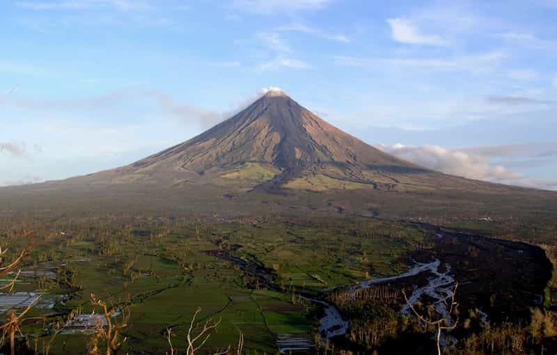 Volcan Mayon dans Albay, aux Philippines