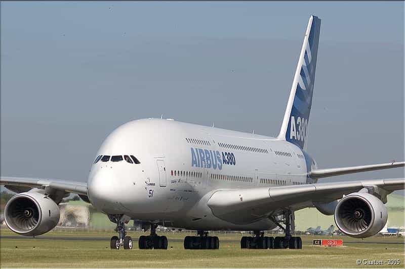 L'A380 arrive au Salon du Bourget 2005