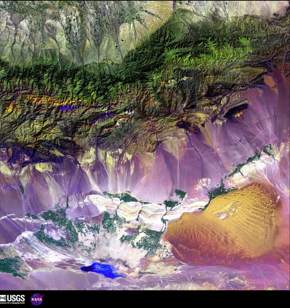 Image satellite des montagnes de Bogda, en Chine