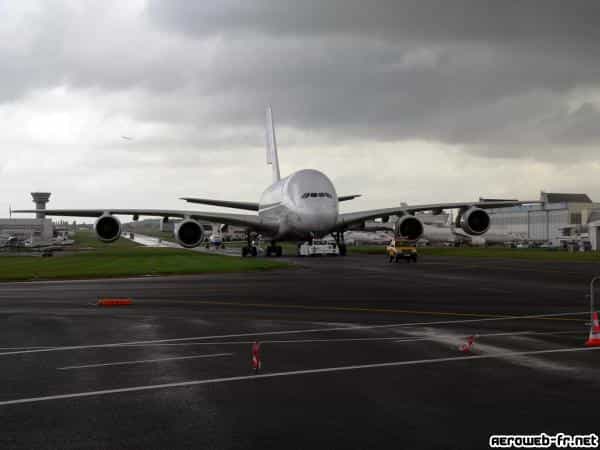 L'A380 arrive au Salon du Bourget 2007