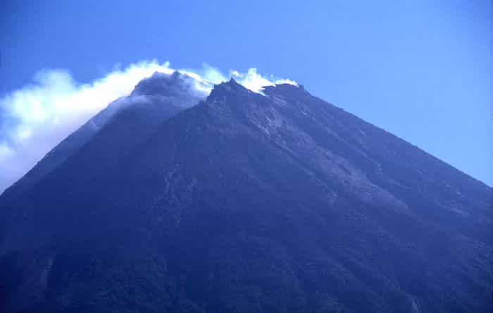 Le dôme du volcan Merapi, en Indonésie