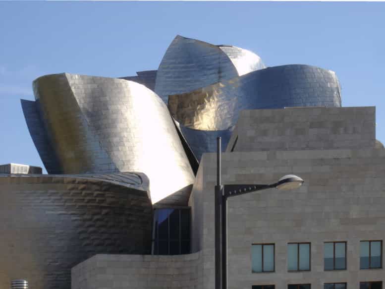Le musée Guggenheim de Bilbao, en titane et calcaire