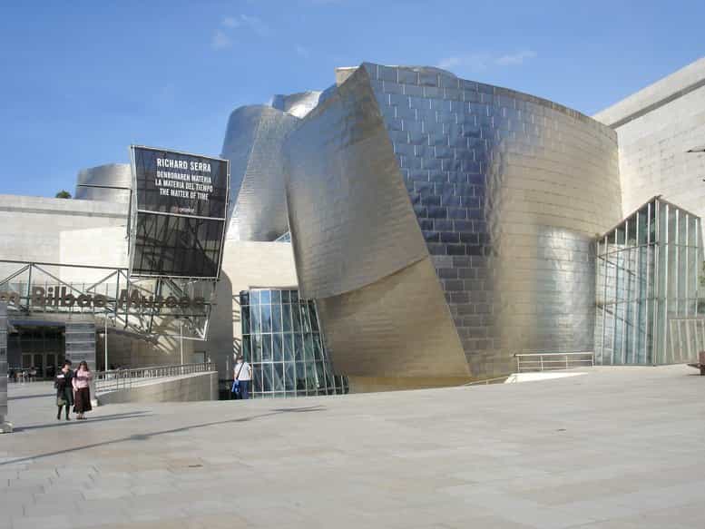 L'entrée du musée Guggenheim de Bilbao