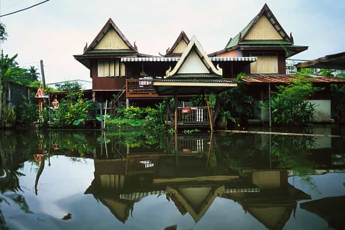 Maison sur pilotis, à Bangkok, en Thaïlande