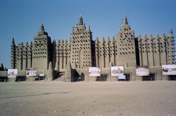 La grande mosquée de Djenné, en terre crue, au Mali