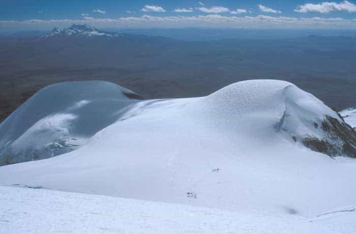 Le Coropuna, à la fois glacier et volcan, au Pérou