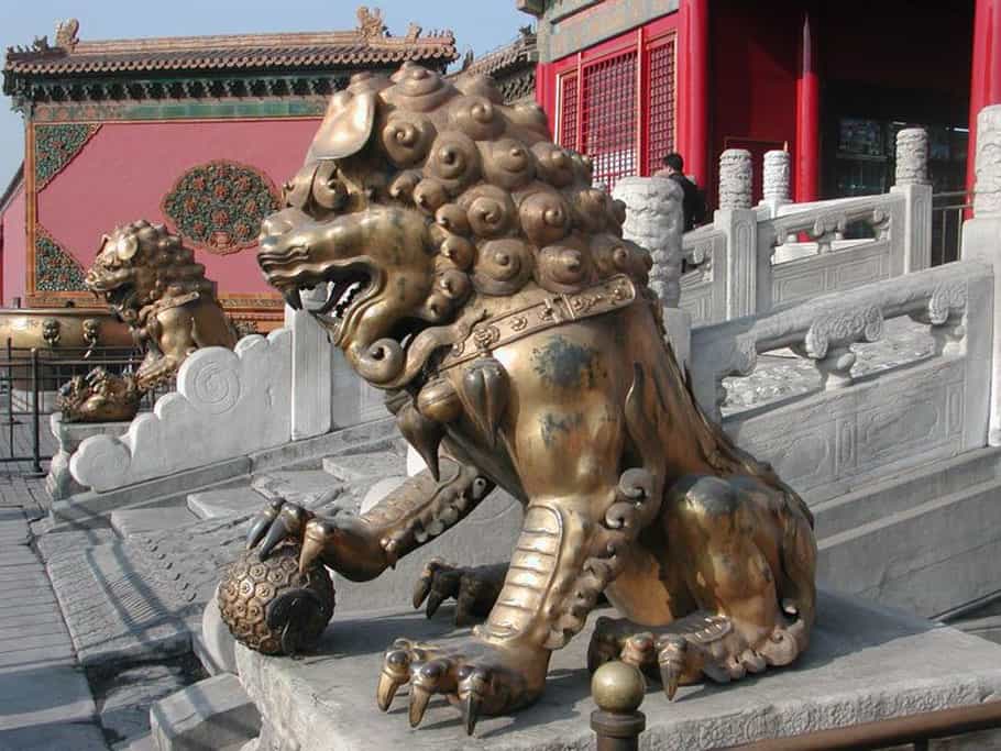 Lion en bronze de la Cité interdite