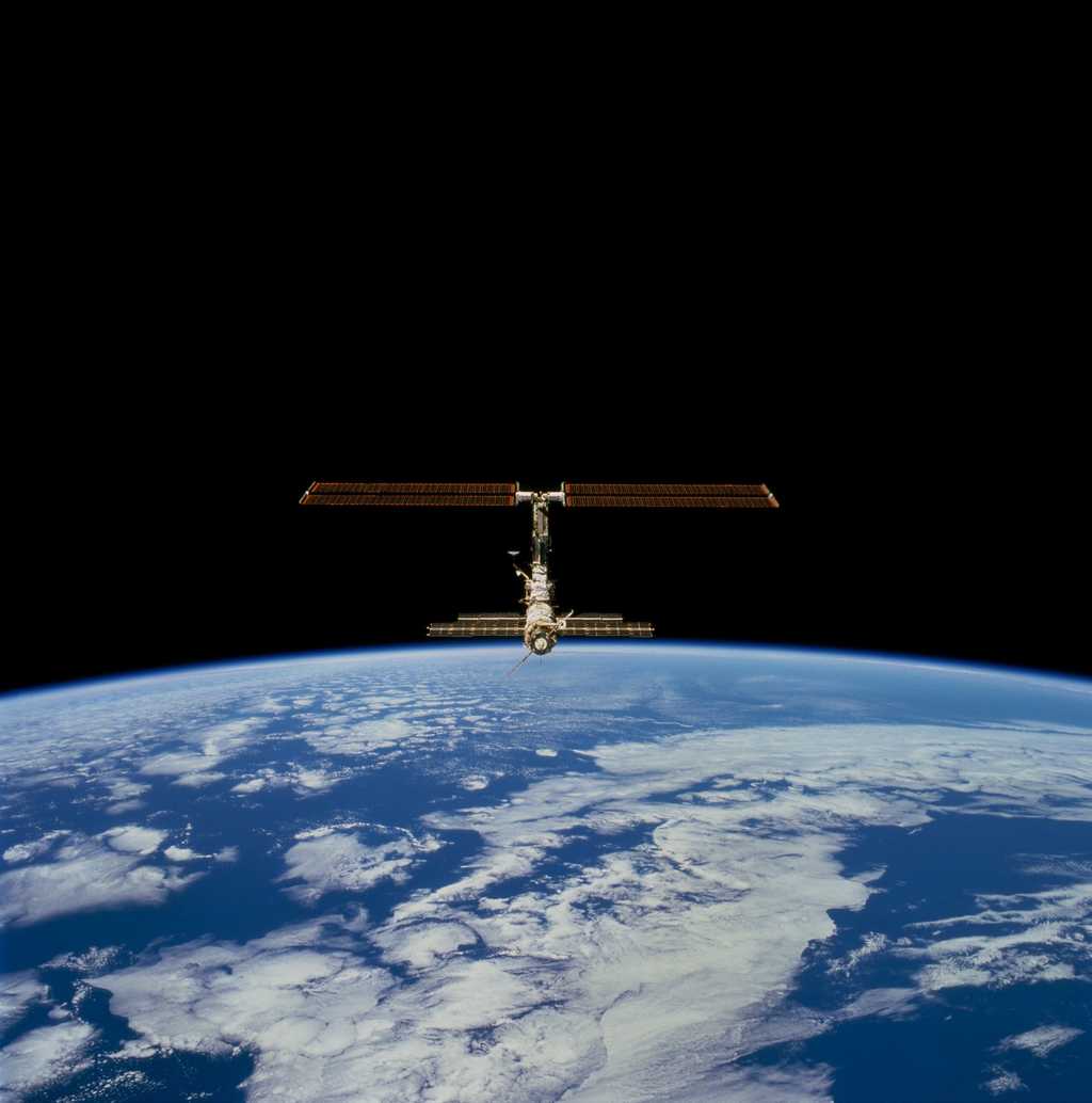 Décembre 2000 : Premier jeu de panneaux solaires  pour l'ISS