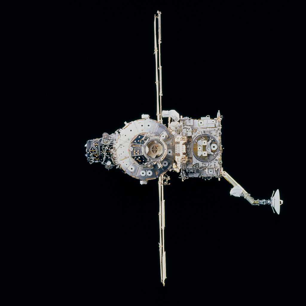 Octobre 2000 : La section de poutre Z1 intégrée à l'ISS