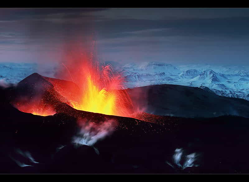 Eruption à Fimmvörðuháls non loin de l'Eyjafjallajökull