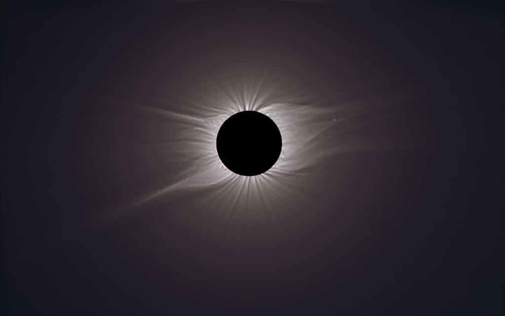 Une éclipse totale de Soleil au charme envoûtant