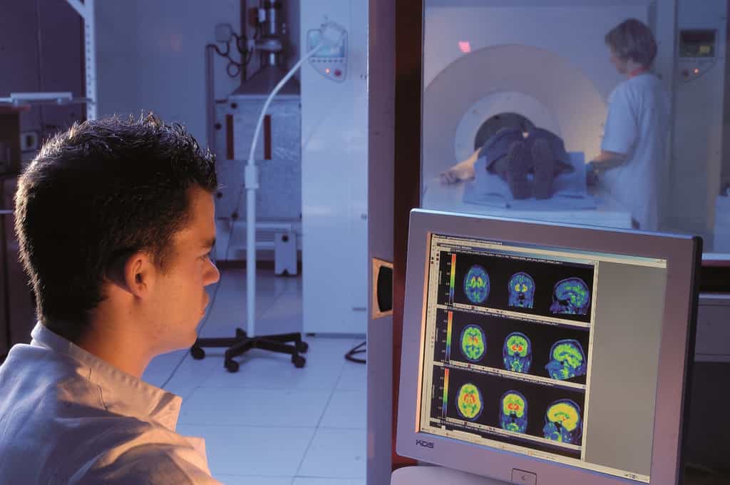 La caméra TEP : voir le cerveau grâce à des traceurs radioactifs
