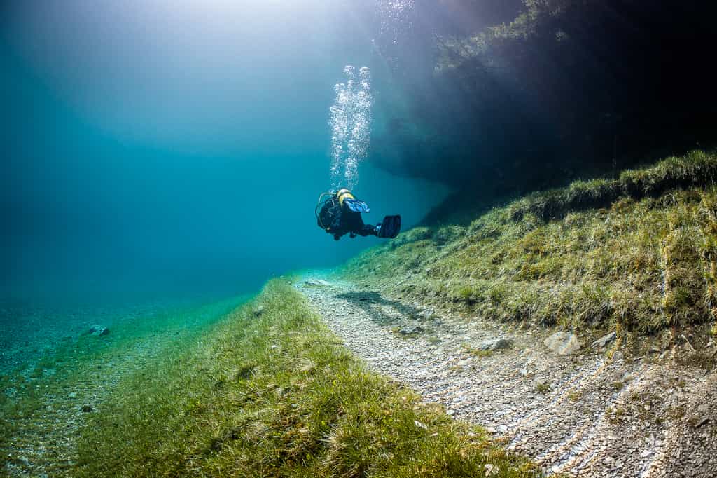 Promenade sous-marine dans le lac Vert