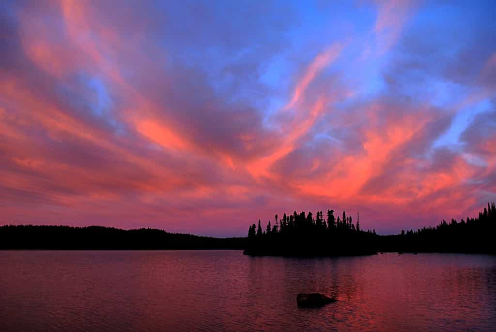 Le lac Mush prend des teintes rosées
