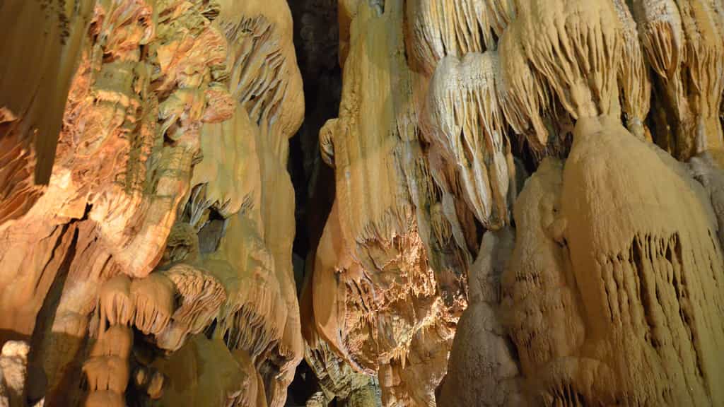 Le gouffre de Padirac et sa stalactite géante, la Grande Pendeloque
