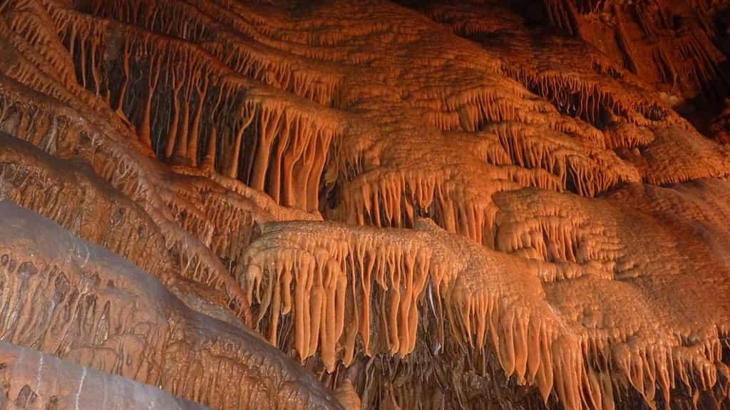 La grotte de Dargilan, à Meyrueis, la grotte rose de Lozère