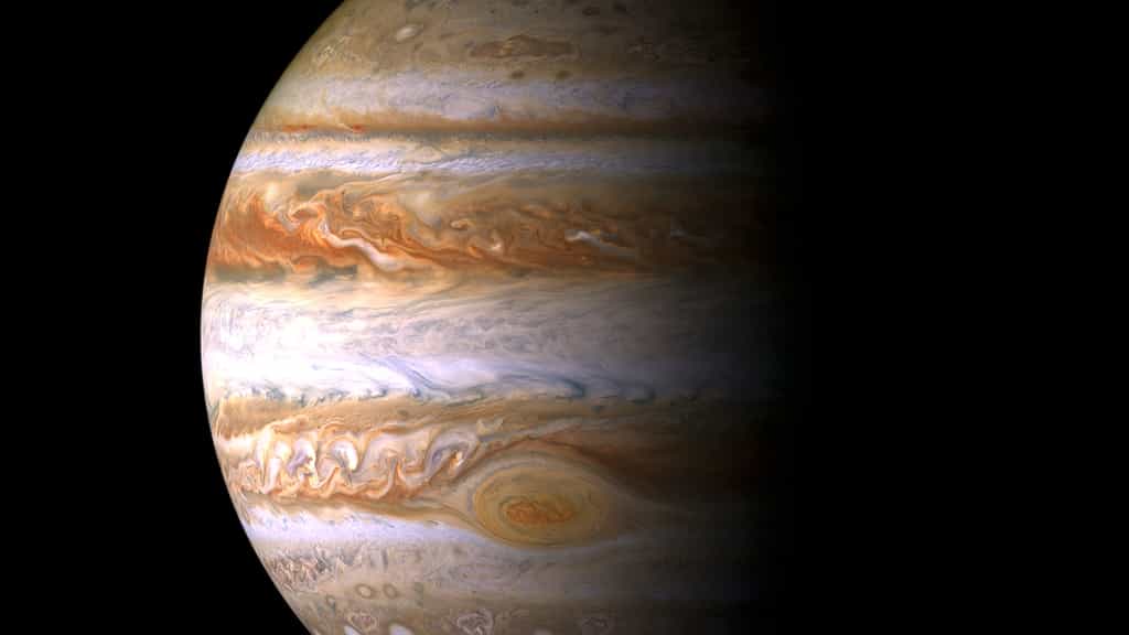 Jupiter. Mosaïque en couleur constituée de 27 images prises de neuf endroits (en rouge, vert et bleu) par la sonde Cassini-Huygens le 29 décembre 2000, alors qu'elle se trouvait à 10 millions de km de Jupiter. Il s'agit du portrait le plus fin de Jupiter jamais réalisé, qui permet de visualiser des détails dont les plus petits mesurent 60 km.
