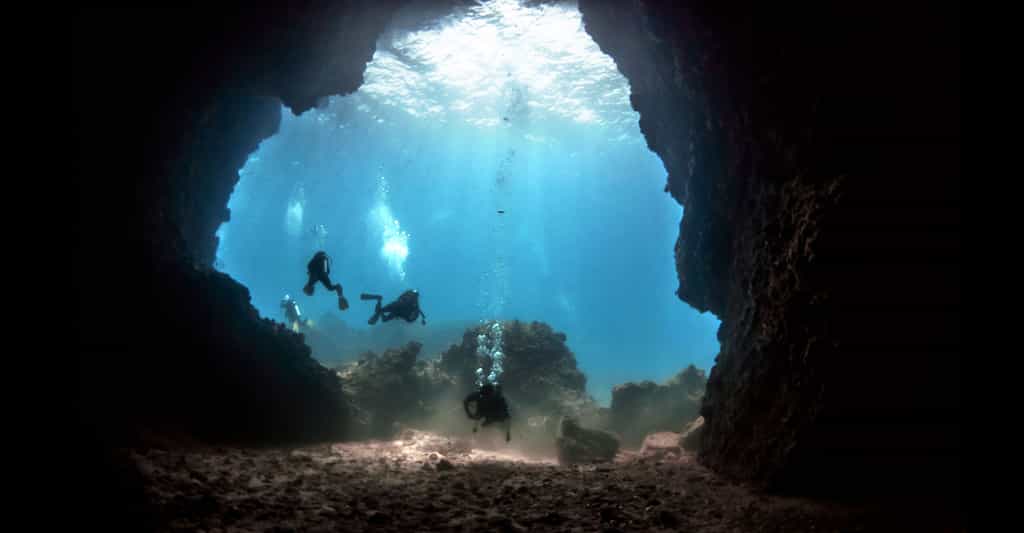 Les grottes sous-marines : source de la Vise et source de la Mortola