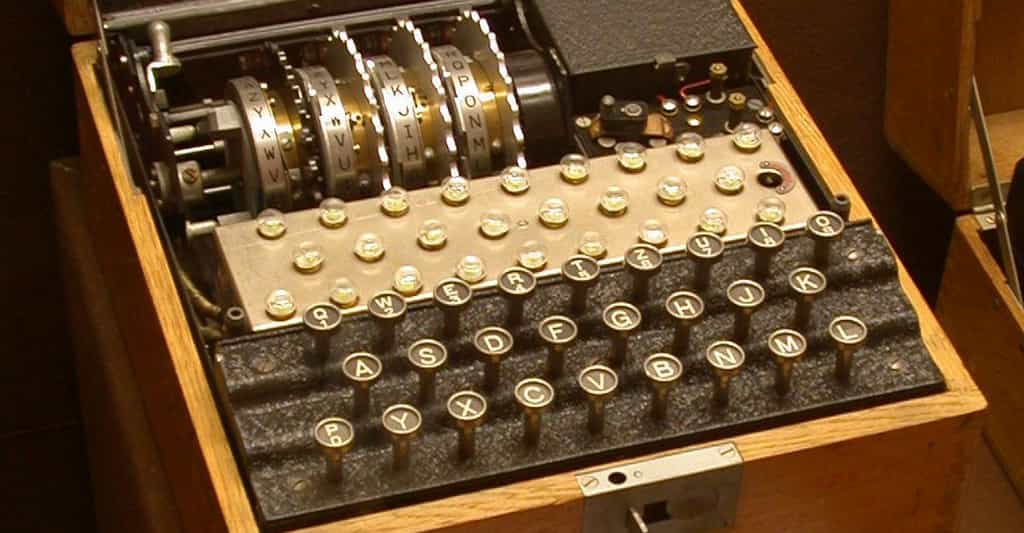 Les machines à chiffrer : Enigma, wheel cipher et carte à puce