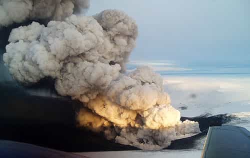 Islande : Le plus grand glacier d'Europe fond sous le feu d'un volcan