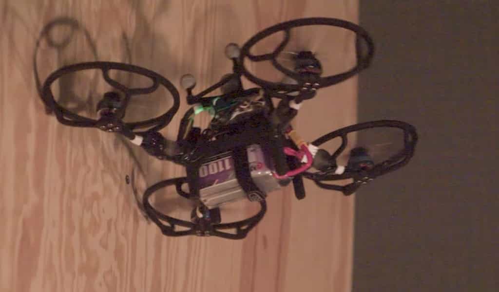 Le drone Morphy se déforme lorsqu’il heurte un obstacle. © Kostas Alexis, Université norvégienne de sciences et de technologie