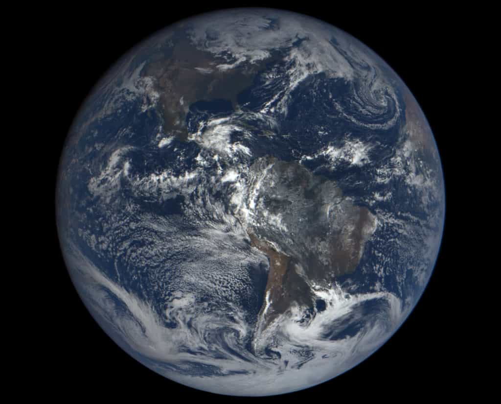 Image de la Terre capturée par la sonde Deep Space Climate Observatory (DSCOVR) de la Nasa. © Nasa