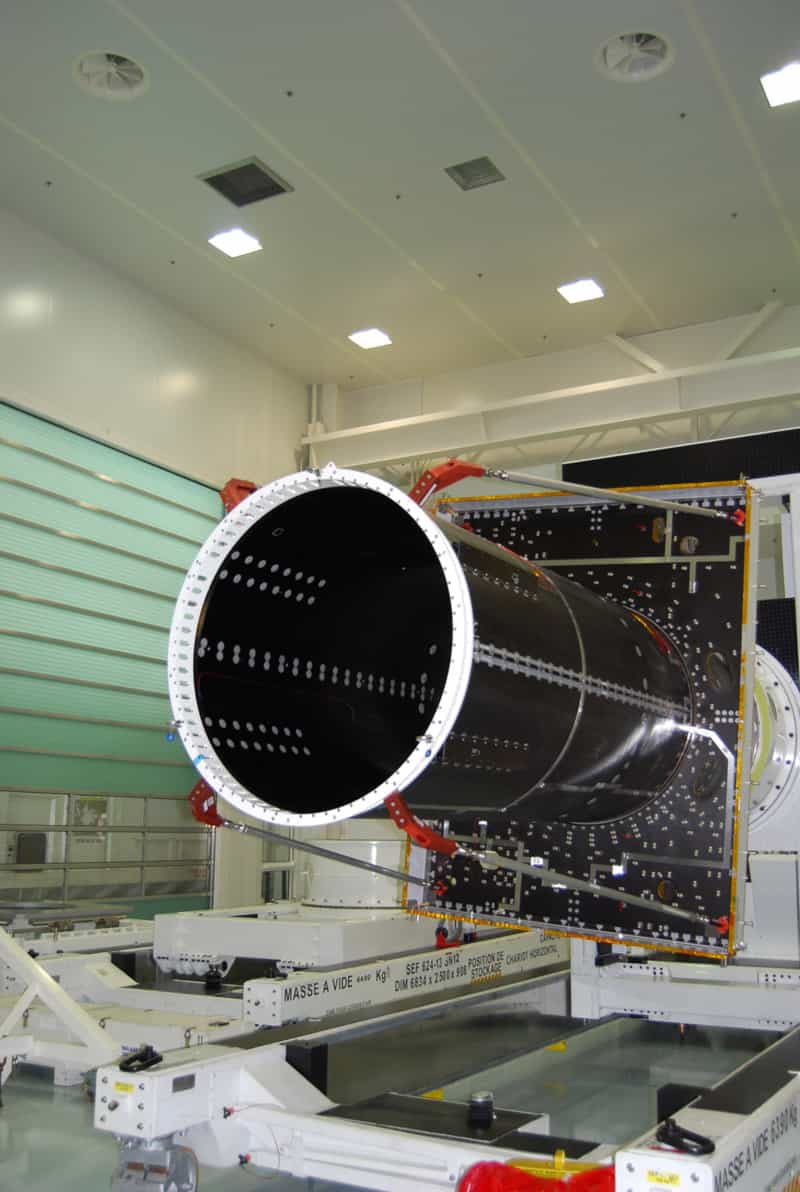 Le tube central d'une plateforme Spacebus de Thales Alenia Space autour duquel sera construit un satellite de télécommunications. La future plateforme Neosat devra notamment être compatible avec deux lanceurs. © Rémy Decourt