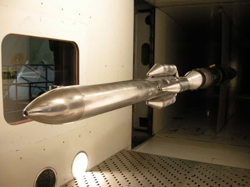 Essai d'une maquette d'Ariane 6, la version à quatre boosters (Ariane 64) dans une des souffleries de l'Onera. © Airbus Safran Launchers, Onera