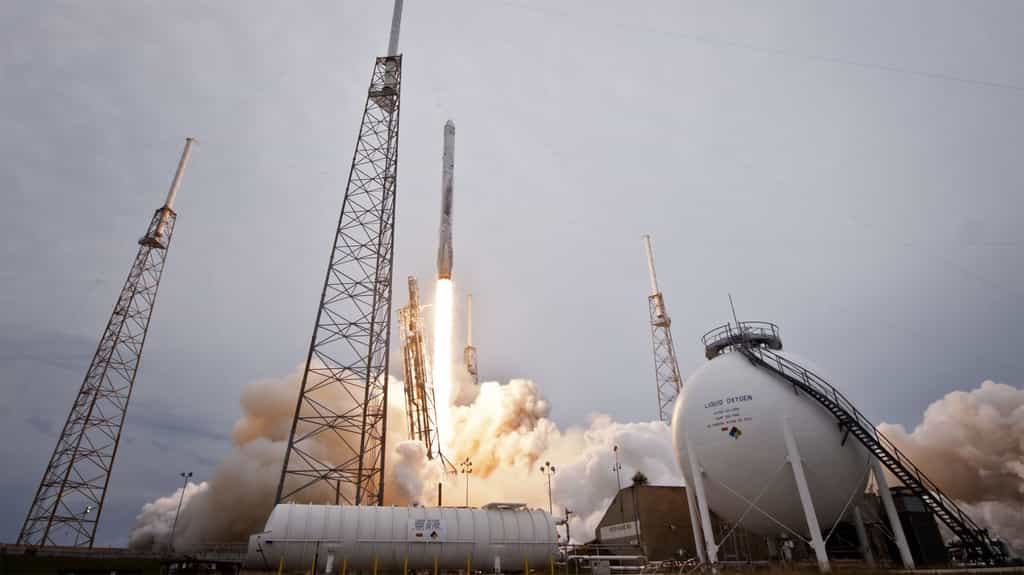 Le prochain lancement du Falcon 9 ne devrait pas avoir lieu avant le courant du mois de novembre. Ici, le lancement d'une capsule Dragon à destination de l'ISS. © SpaceX