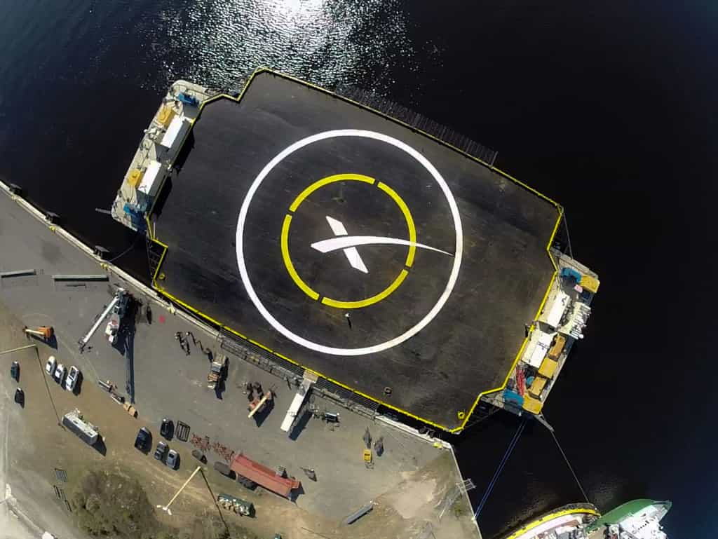La plateforme de SpaceX sur laquelle va tenter de se poser le premier étage du lanceur Falcon 9. © SpaceX