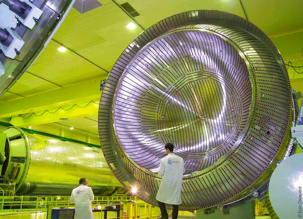  Chez EuroCryospace, ateliers de conception des réservoirs cryotechniques pour Ariane 5. © EuroCryospace