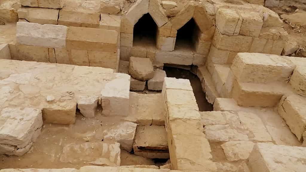 Un cercueil découvert parmi les fouilles sur le site archéologique de Gerza au Fayoum. © Ministère du Tourisme et des Antiquités  