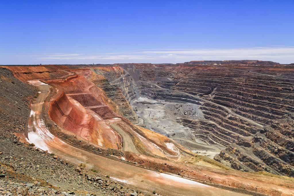 La mine d’or à ciel ouvert Super Pit, à Kargoorlie, en Australie Occidentale. © Taras Vyshnya, Adobe Stock