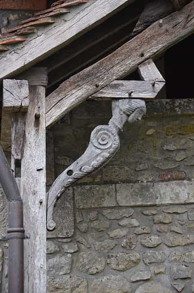 Une jambe de force en bois sculptée. © DC, CC BY-SA 3.0, Wikimedia Commons
