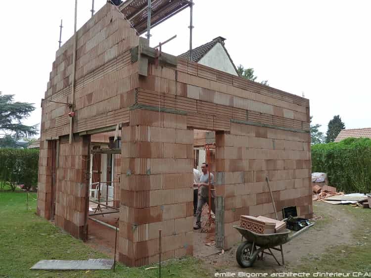 Construction du gros œuvre pour une maison particulière. © Emilie Bigorne, CC BY-NC-SA 2.0, Flickr