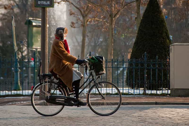 MacMillan réalise la bicyclette,&nbsp;premier véhicule à deux roues équipé de pédales permettant de les faire avancer sur un axe. © Roman Bonnefoy, CC BY-SA 3.0, Wikimédia Commons