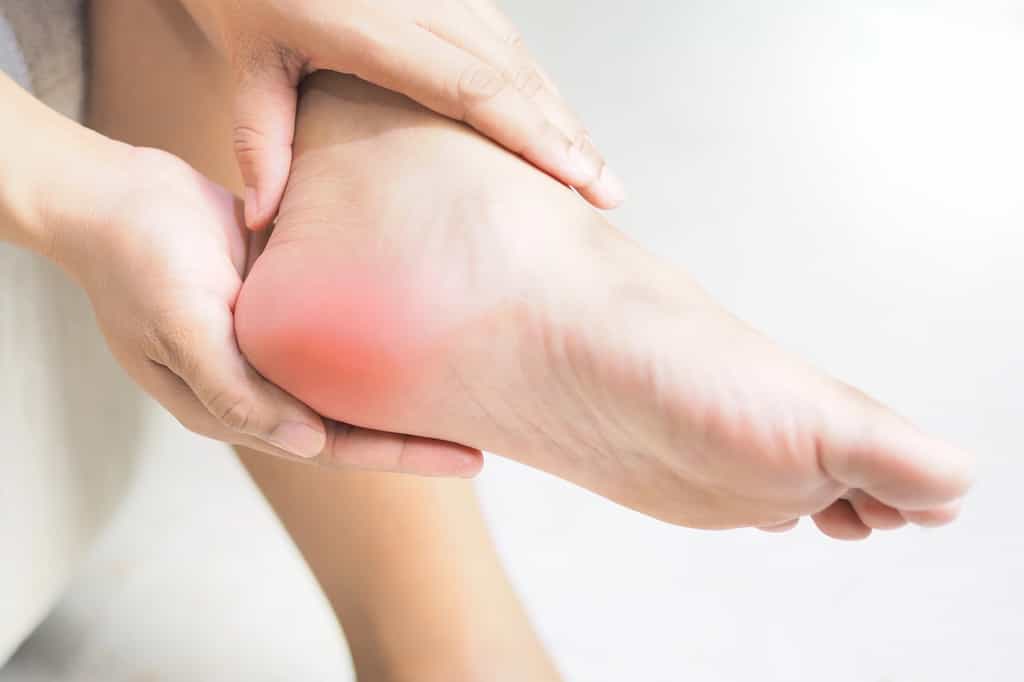 La maladie de Sever est une inflammation du cartilage au niveau de l’insertion du tendon d’Achille. © Tanapat Lek jew, Adobe Stock