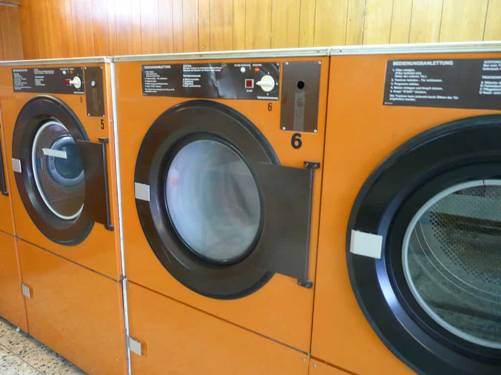 J. Ross Moore invente le sèche-linge, qui permet de sécher le linge plus rapidement qu'à l'air libre. © Franklin Heijnen, CC BY-SA 2.0, Wikimedia Commons