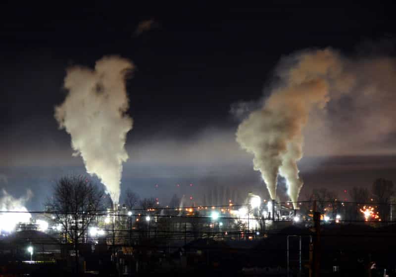 La pollution de l’air et la pollution lumineuse font partie du champ d’étude de la molysmologie. © Gavin Schaefer, Wikimédia CC by-sa 3.0